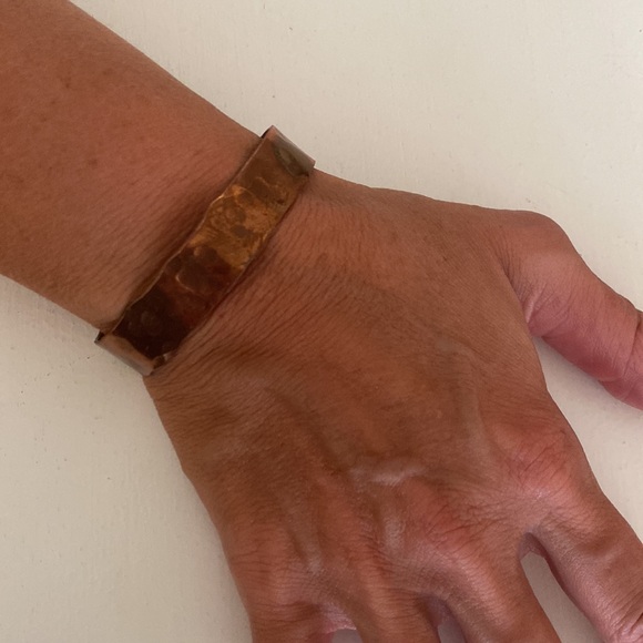 2 Bracelets - Picture 2 of 3